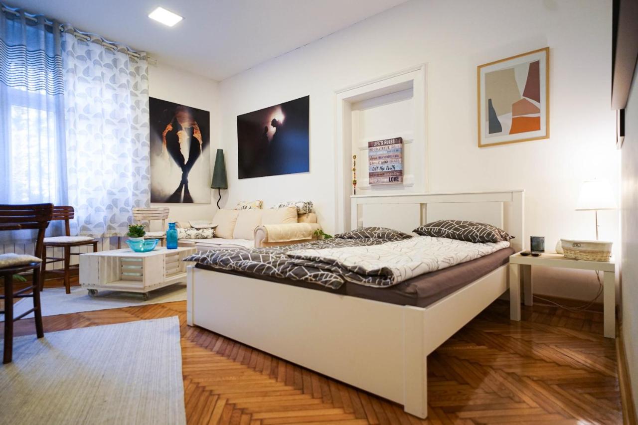 Apartment Park Belgrado Esterno foto